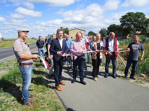 Eröffnung des Radweges in Eichstädt - Band wird zerschnitten