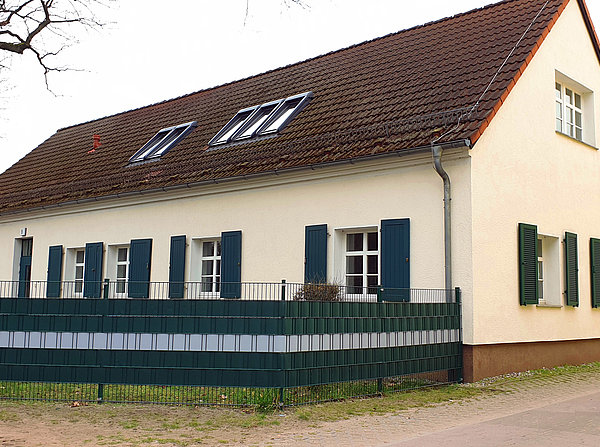 Außenansicht des Horts in der Dorfaue 5