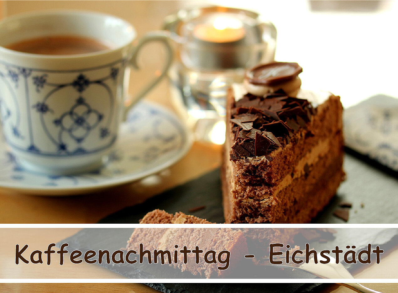 Kaffeetasse und Kuchen