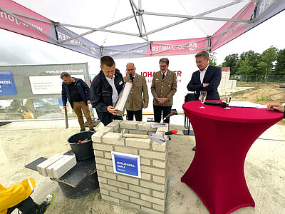 Grundsteinlegung Kita Marwitz - Hülsenversenkung